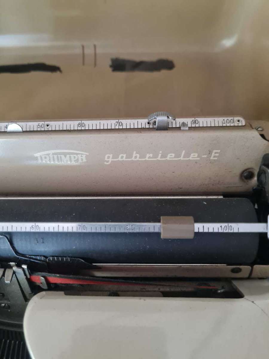 Triumph Gabriele E typewriter