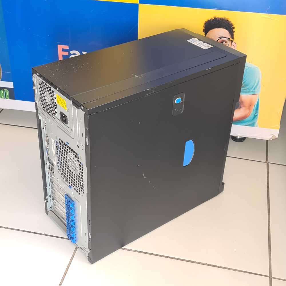 Unique Double CPUs Xeon pc. 1TB storage 4GB memory.