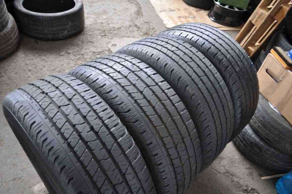 265/60/18 Continental ContiCrossContact. 80% lfe