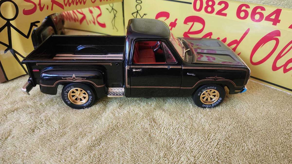 Dodge Pick-Up Truck (1:18)