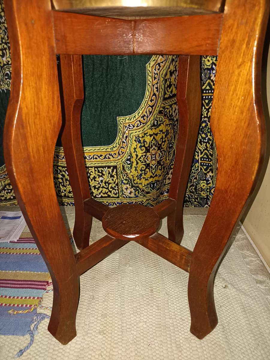 Wooden Pot plant holder with stand