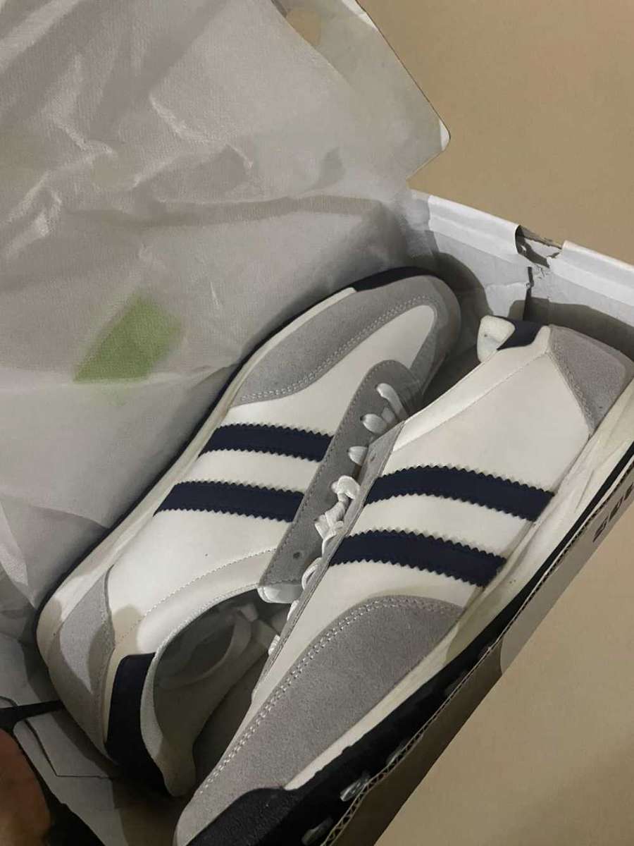 Brand New Soviet Mens Nero low Cut Nylon Suede Sneaker -White/Navy