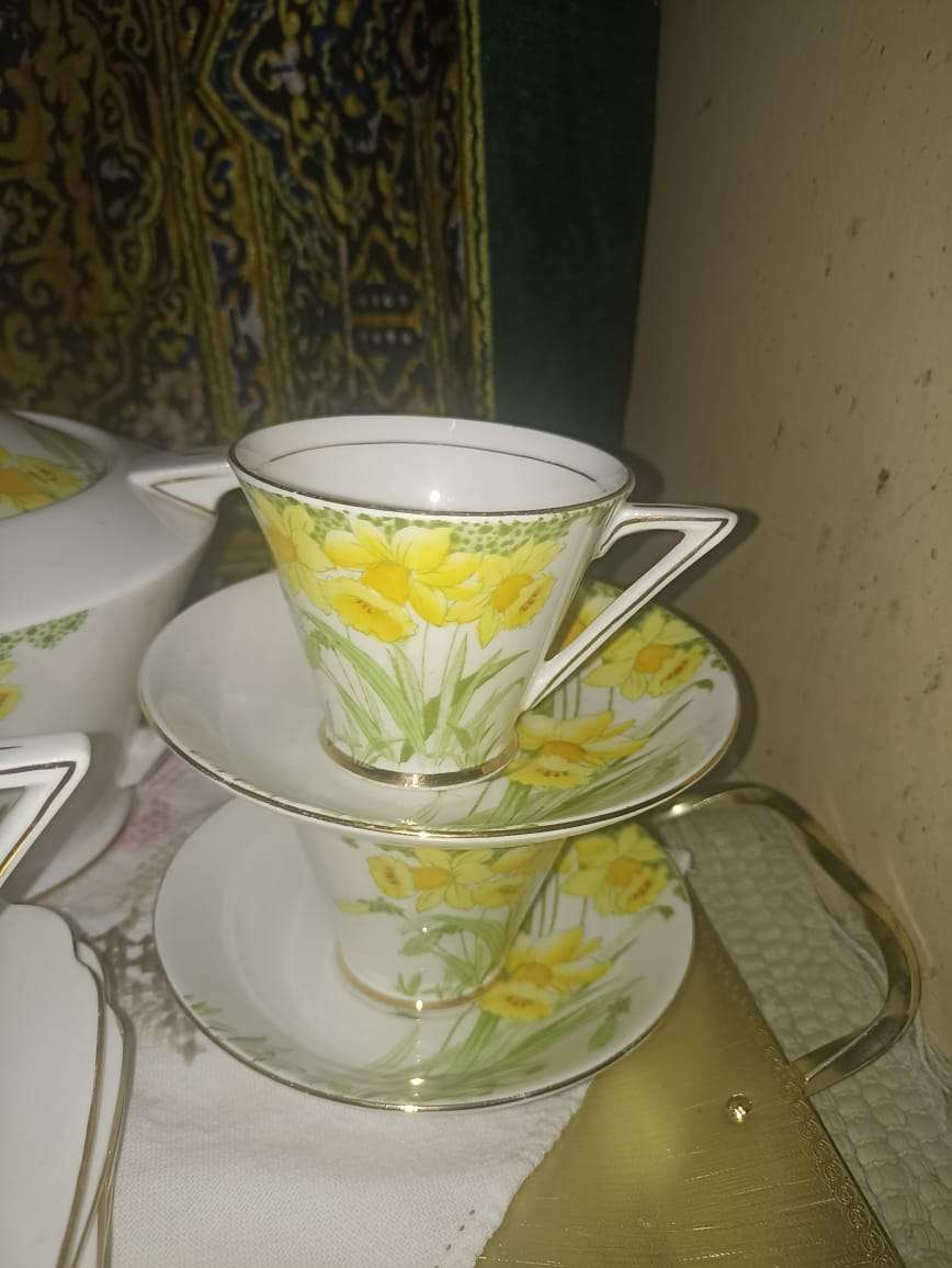 Royal standard Teaset daffodils