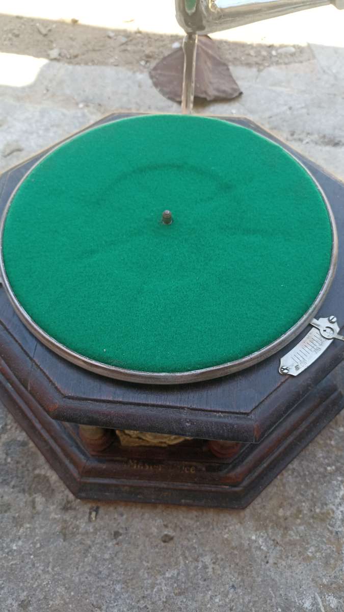 His Master Voice Gramophone