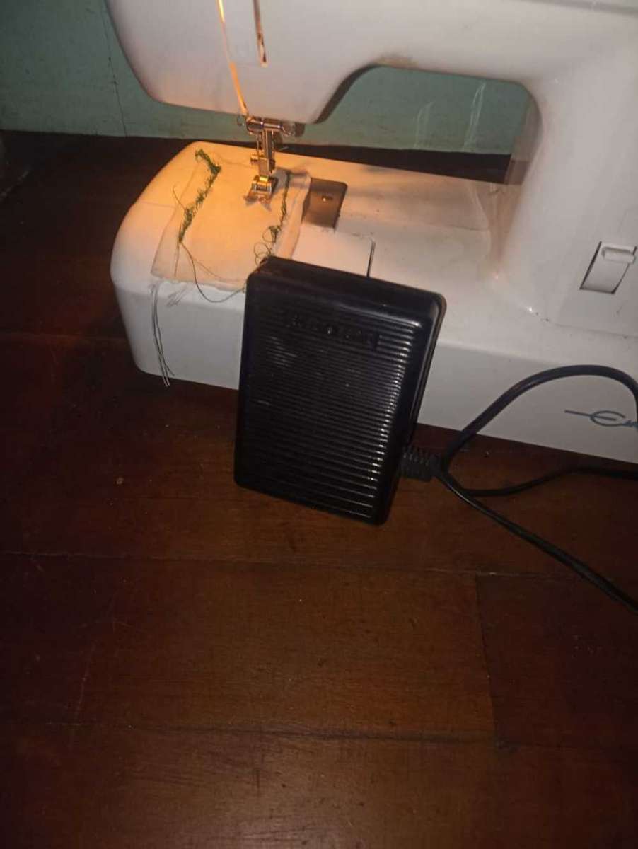 EMPISAL SEWING MACHINE (Dressmaker machine)