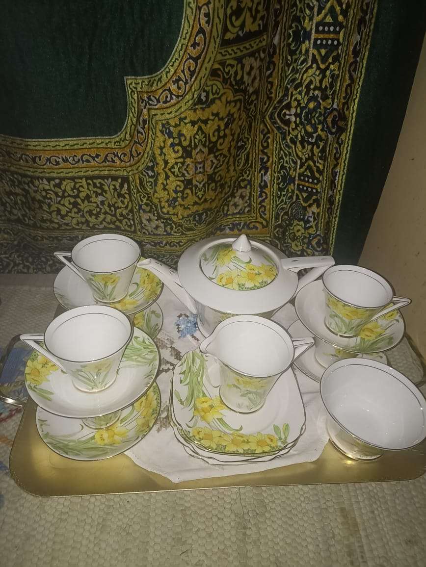 Royal standard Teaset daffodils