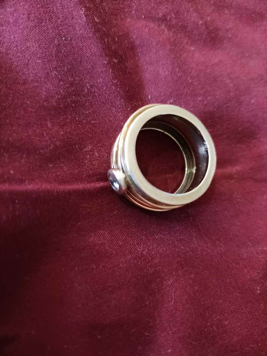 9ct Yellow and White gold ring with diamond