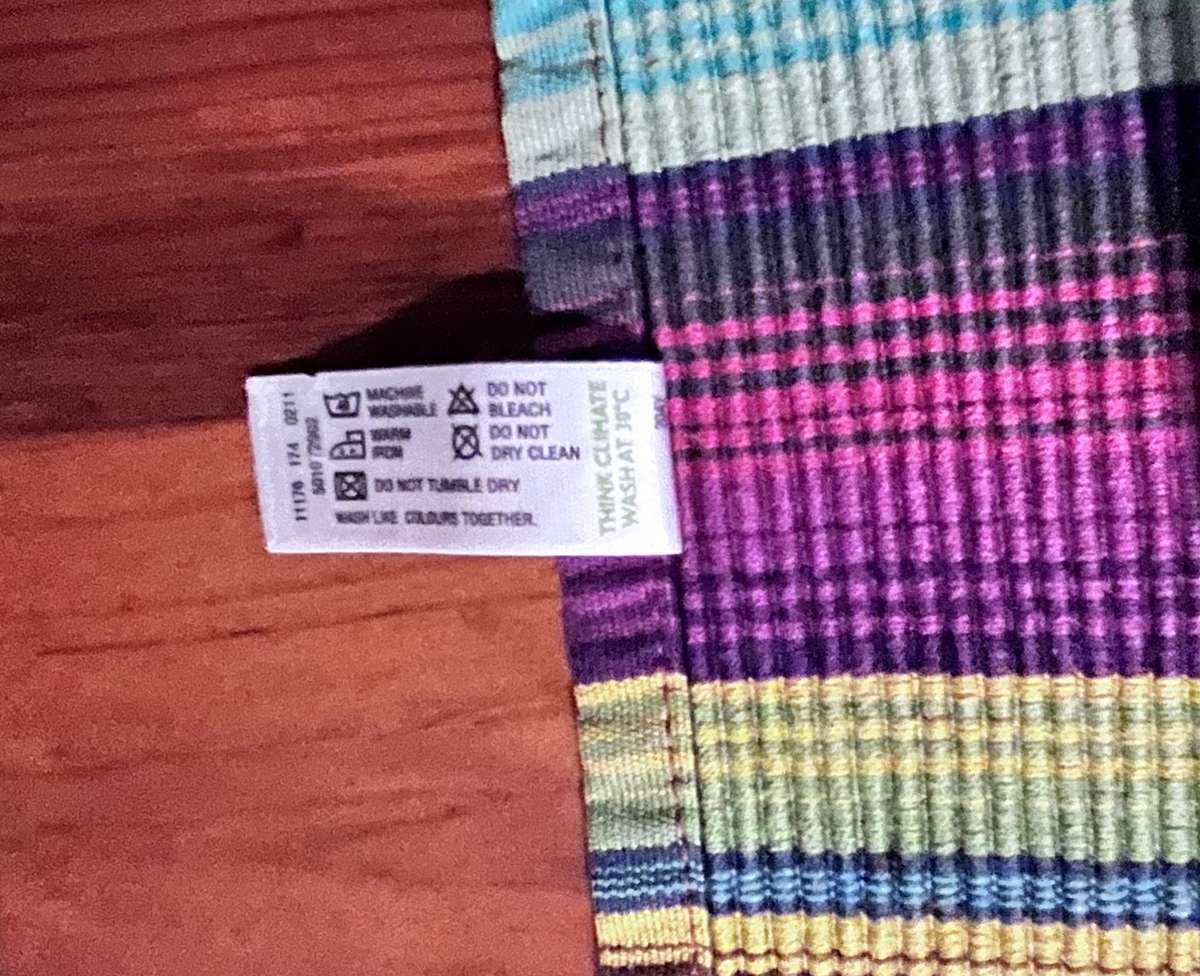 100% cotton table set: 8 mats and runner