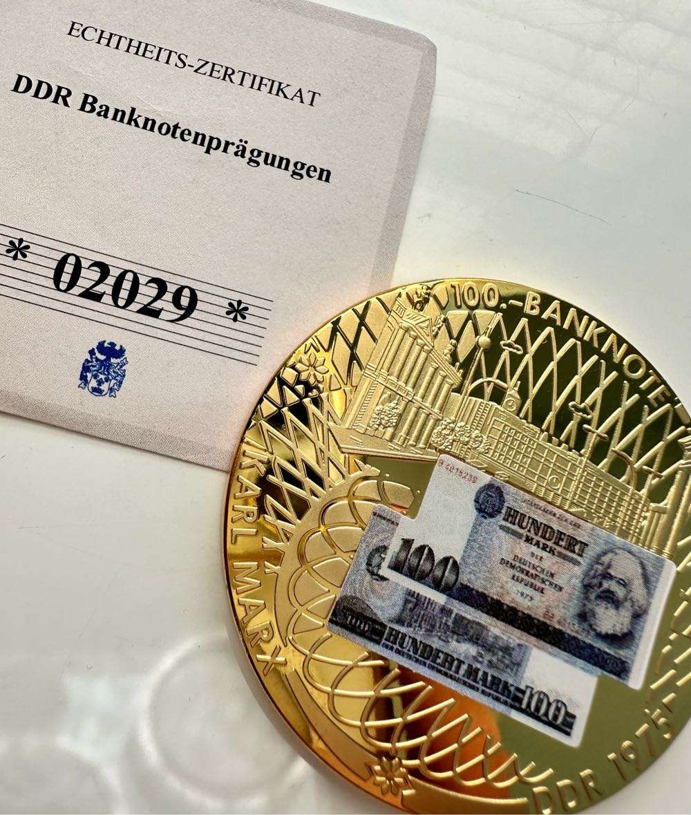 RARE 50MM TOP MEDAL - 100 DDR MARK 1975 - WITH CERTIFICATE AND SEALED