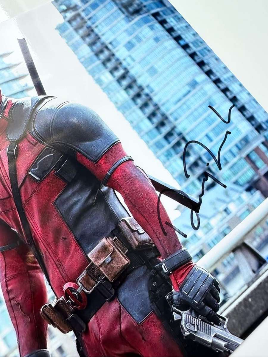 RYAN REYNOLDS/DEADPOOL -  AUTHENTIC AUTOGRAPH - 100% ORIGINAL - WITH COA