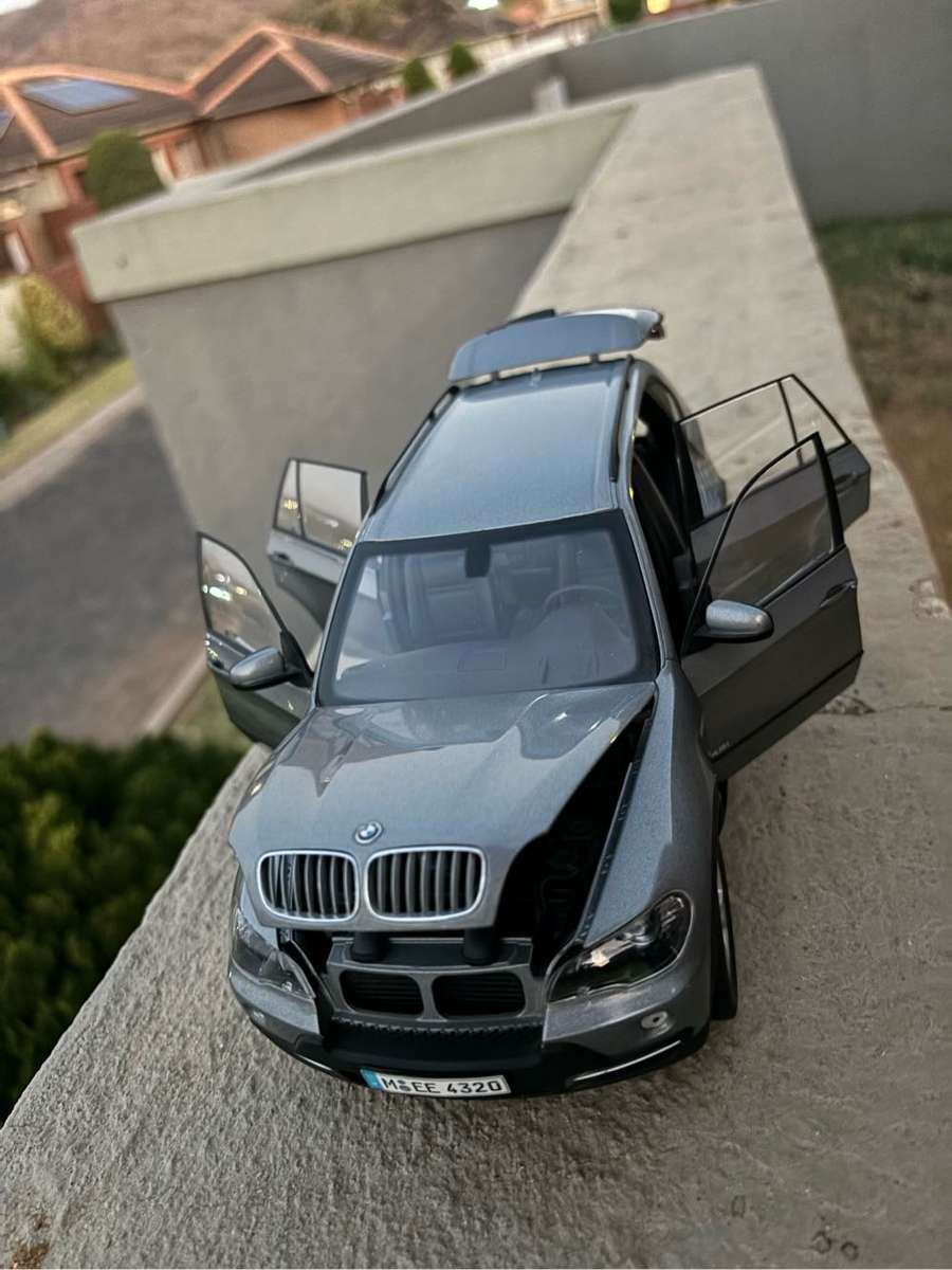 2007 BMW X5 E70 4.8i 1/18 Diecast Model