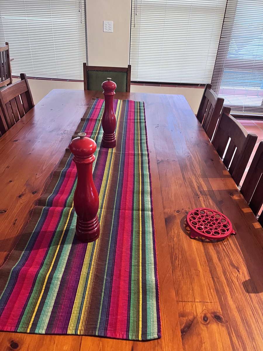 100% cotton table set: 8 mats and runner