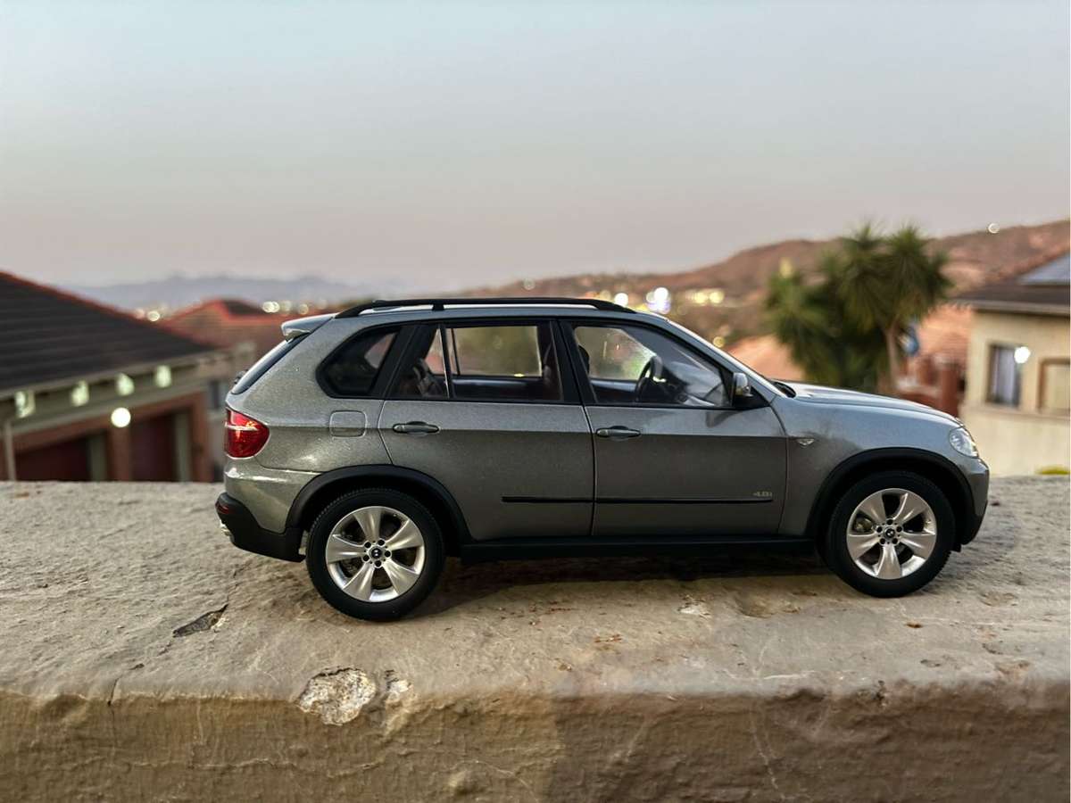 2007 BMW X5 E70 4.8i 1/18 Diecast Model