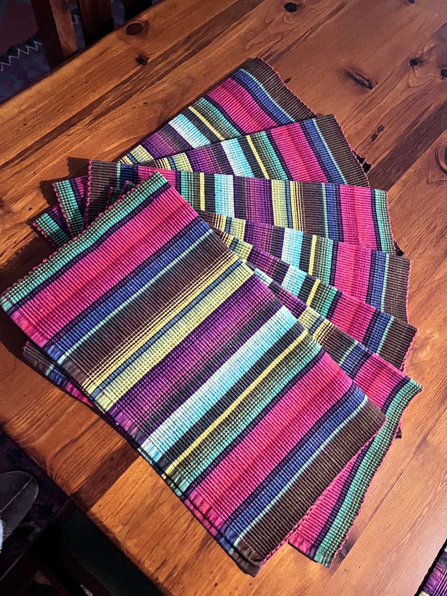 100% cotton table set: 8 mats and runner