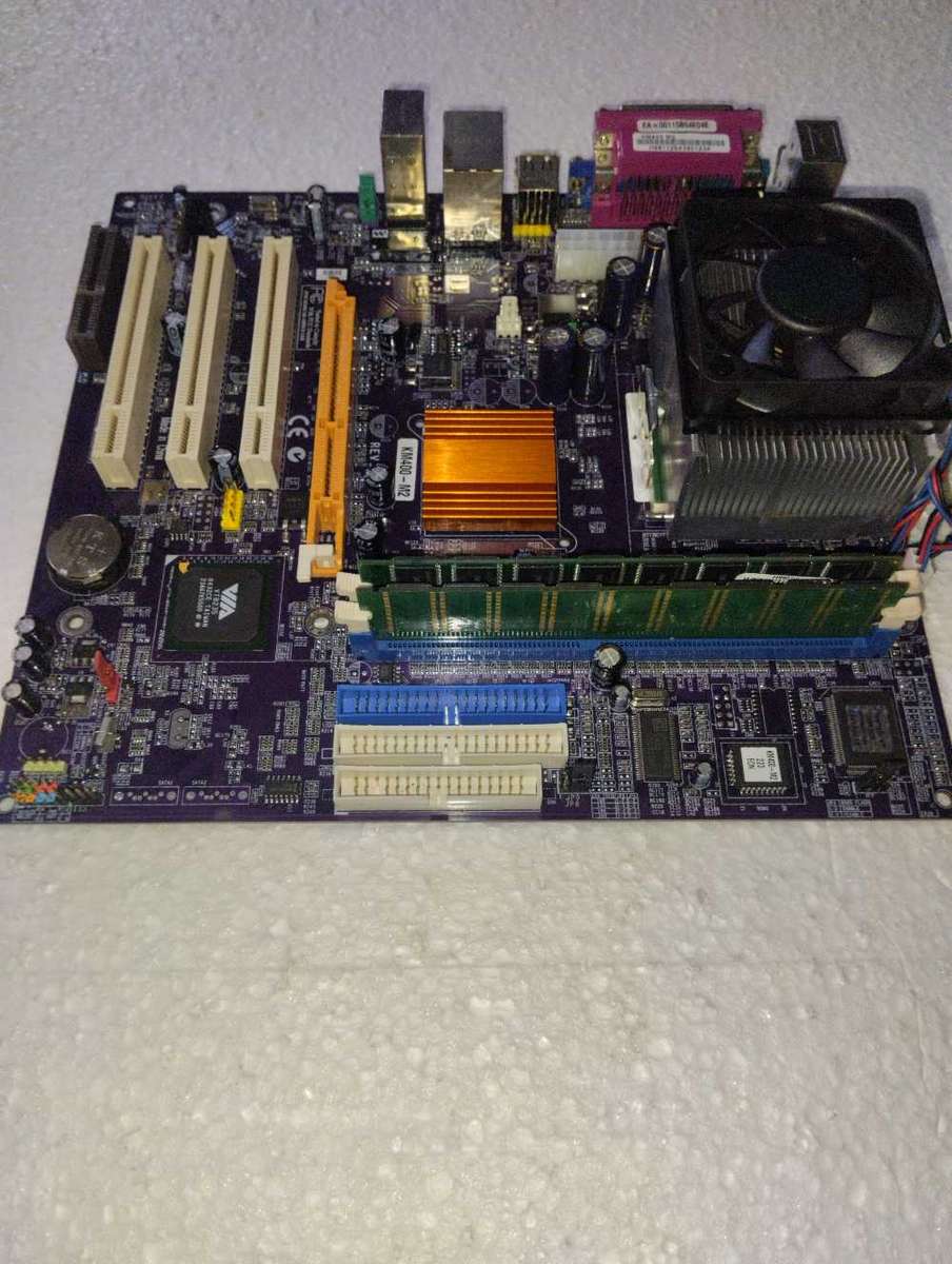 ECS - KM400-M2 REV:1 MB - Includes AMD Sempron CPU and RAM