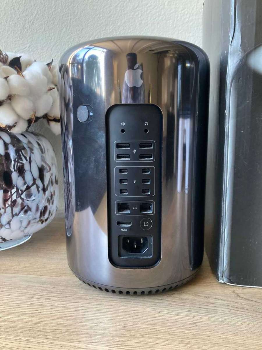 2013 Mac Pro with 3.7 Ghz Quad-core Xeon E5, 16GB RAM, 128GB SSD Excellent condition. Include BOX