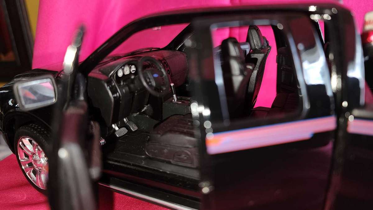 Ford F 150 Custom & Harley (1:18)