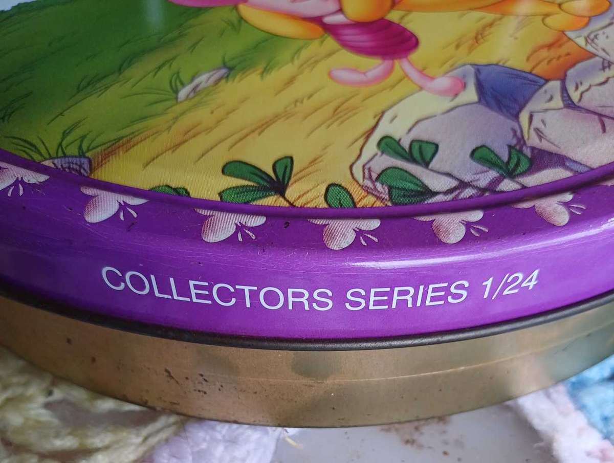 Winnie The Pooh tin collectors series 1/24