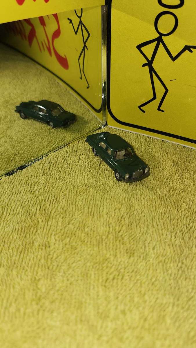 Older Mercedes Benz 200 by Wiking