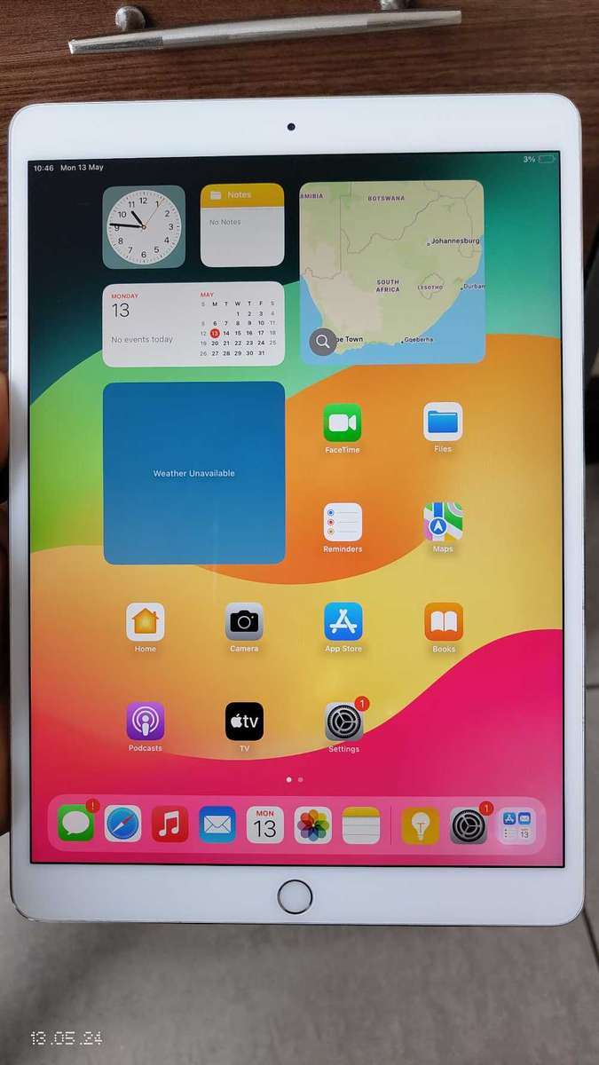 Apple iPad Pro 10.5" 64GB Wi-Fi Silver( pre owned )