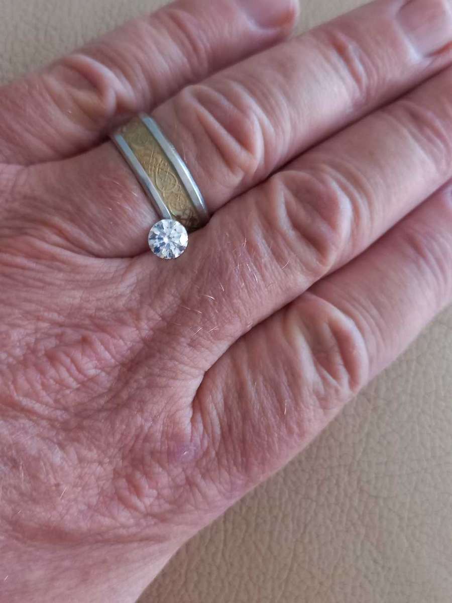 1.03ct Round cut Diamond F VVS1 3EX (CVD)