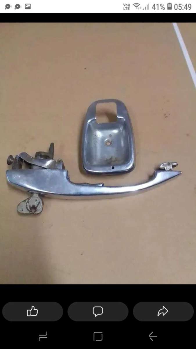 VW BEETLE DOOR HANDLE AND KEY.