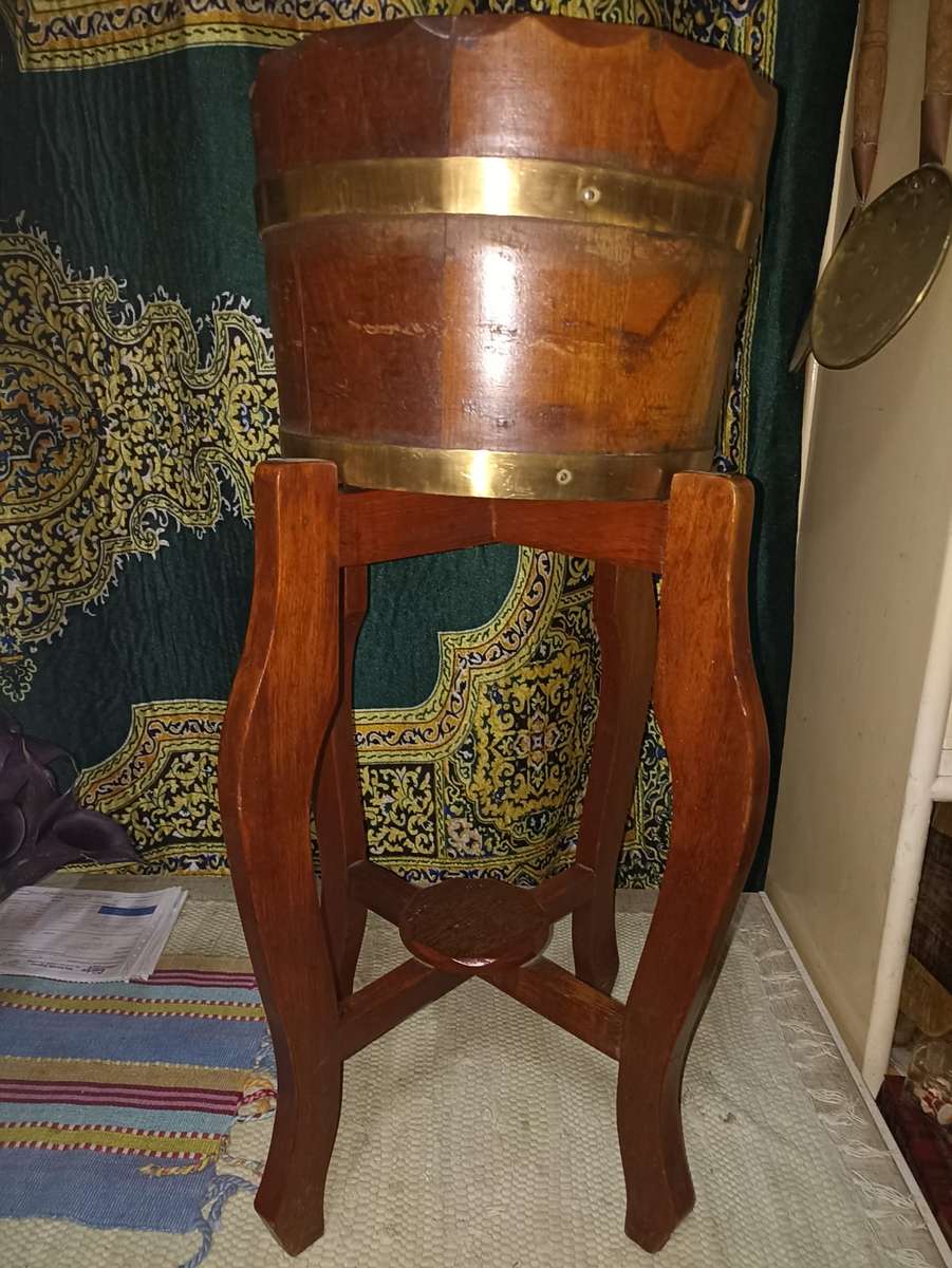 Wooden Pot plant holder with stand
