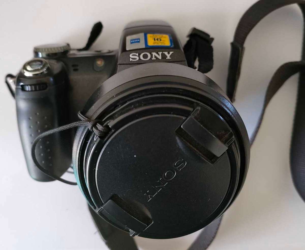 Sony Cybershot Camera - DSC-H5