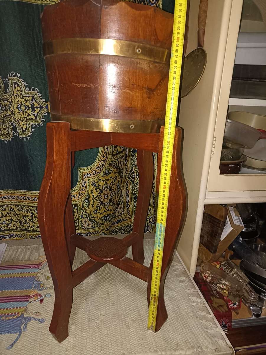 Wooden Pot plant holder with stand