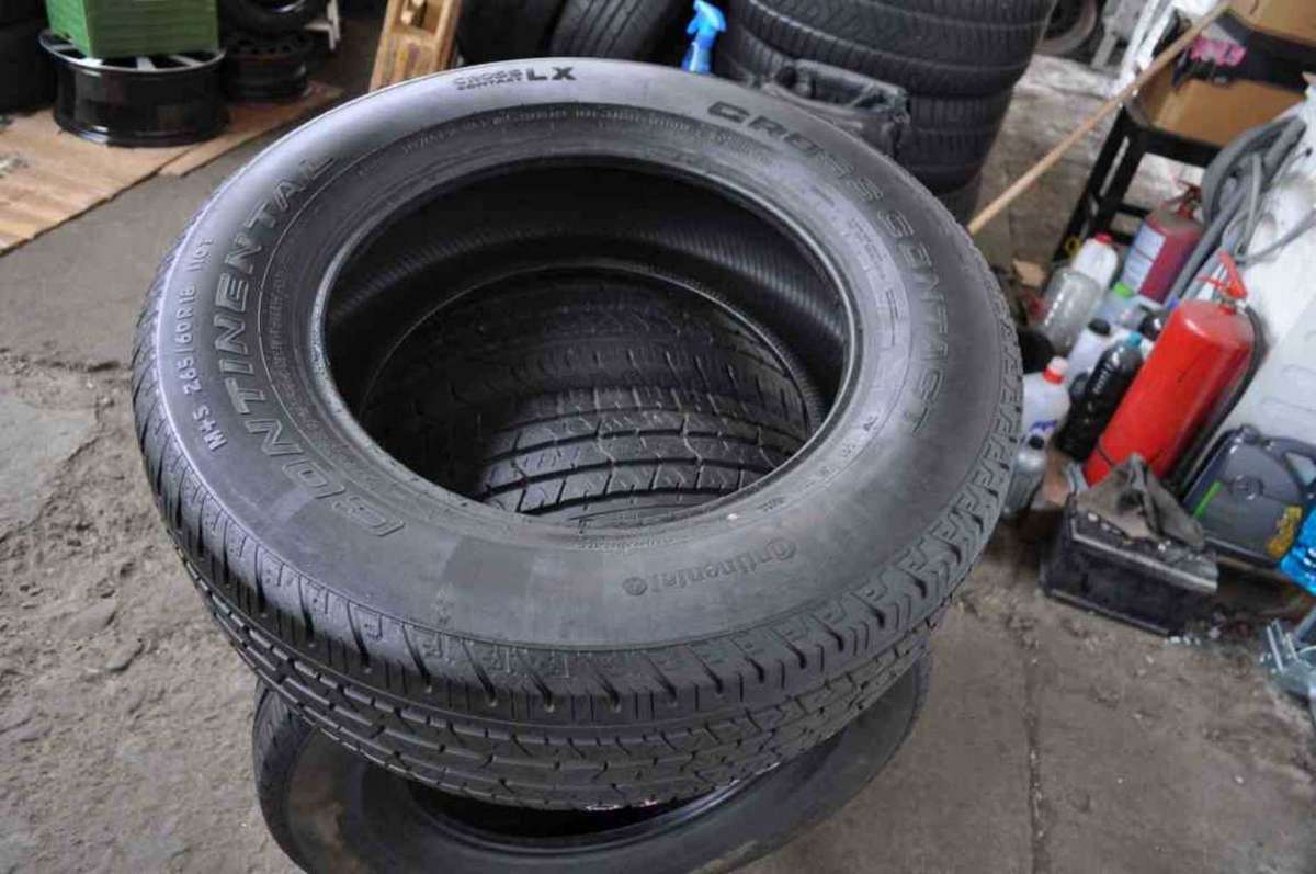 265/60/18 Continental ContiCrossContact. 80% lfe