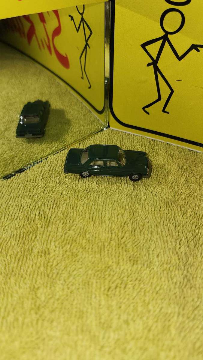 Older Mercedes Benz 200 by Wiking