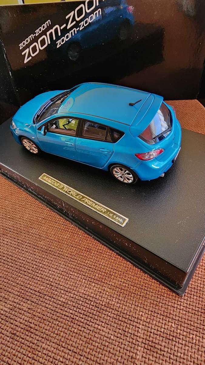 Mazda 3 Zoom Zoom (1:43) World Premier addition (Autoart)