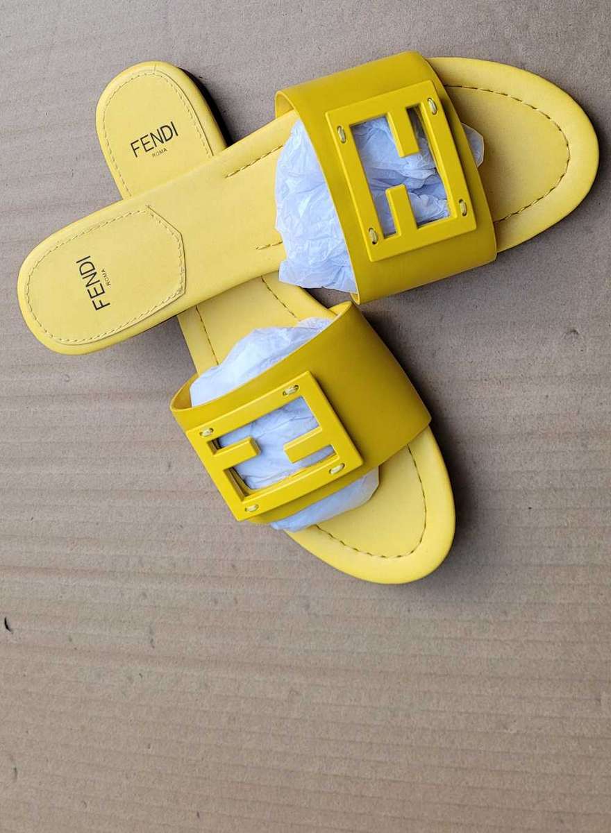 High-End Soft-Leather FENDI Italian Luxury Ladies Slip Sandals. Size SA 4/ EU (36) NO BOX