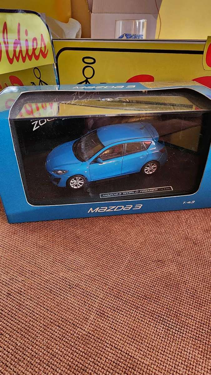 Mazda 3 Zoom Zoom (1:43) World Premier addition (Autoart)