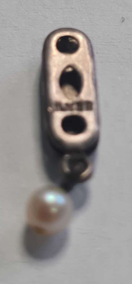 Marcasite pendant with pearl