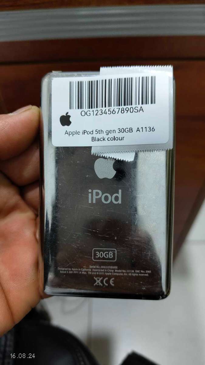 Apple iPod  5th Generation Black 30GB A1136 (Pre owned)