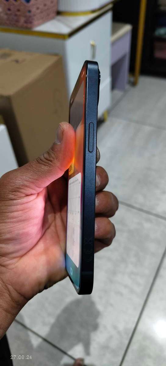 Apple iPhone 13 black 128GB stunning condition with 99% battery health (Pre Owned)