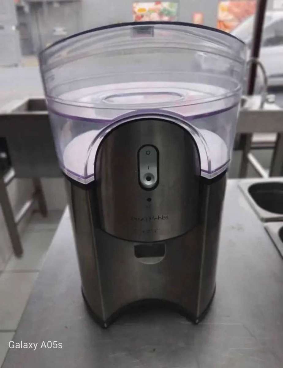 RUSSELL HOBBS WATER COOLER.  MODEL: RHWC01