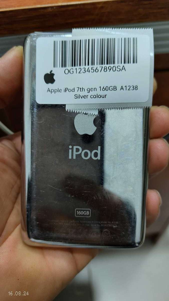 Apple iPod classic 7th Generation Silver 160GB A1238 (Pre Owned)