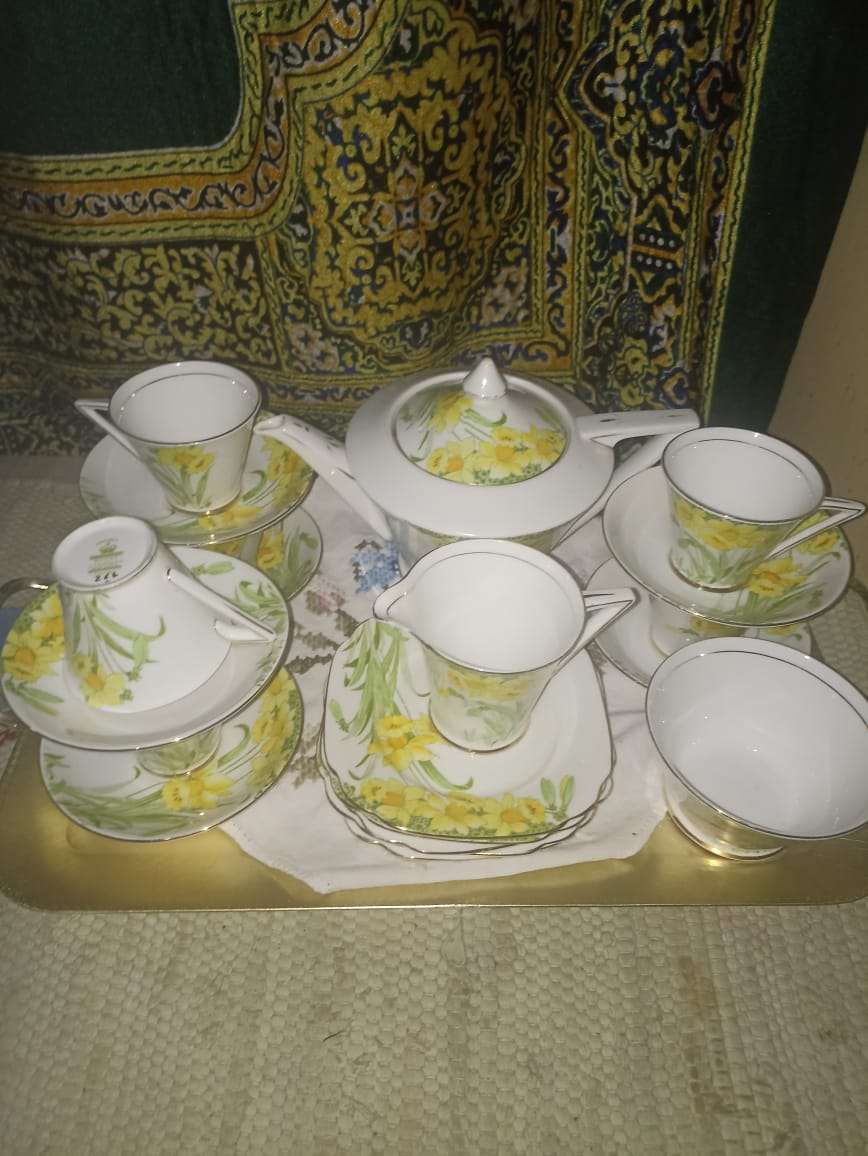 Royal standard Teaset daffodils