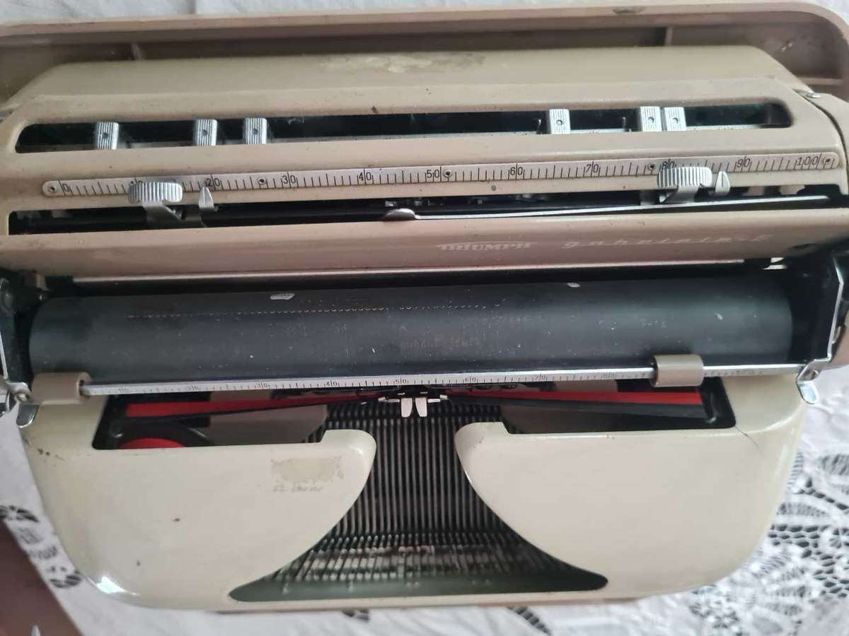 Triumph Gabriele E typewriter