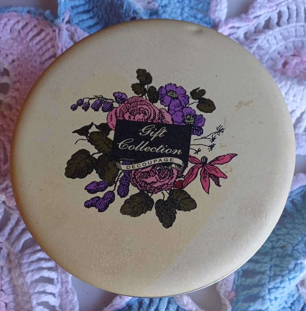 Gift collection decoupage tin