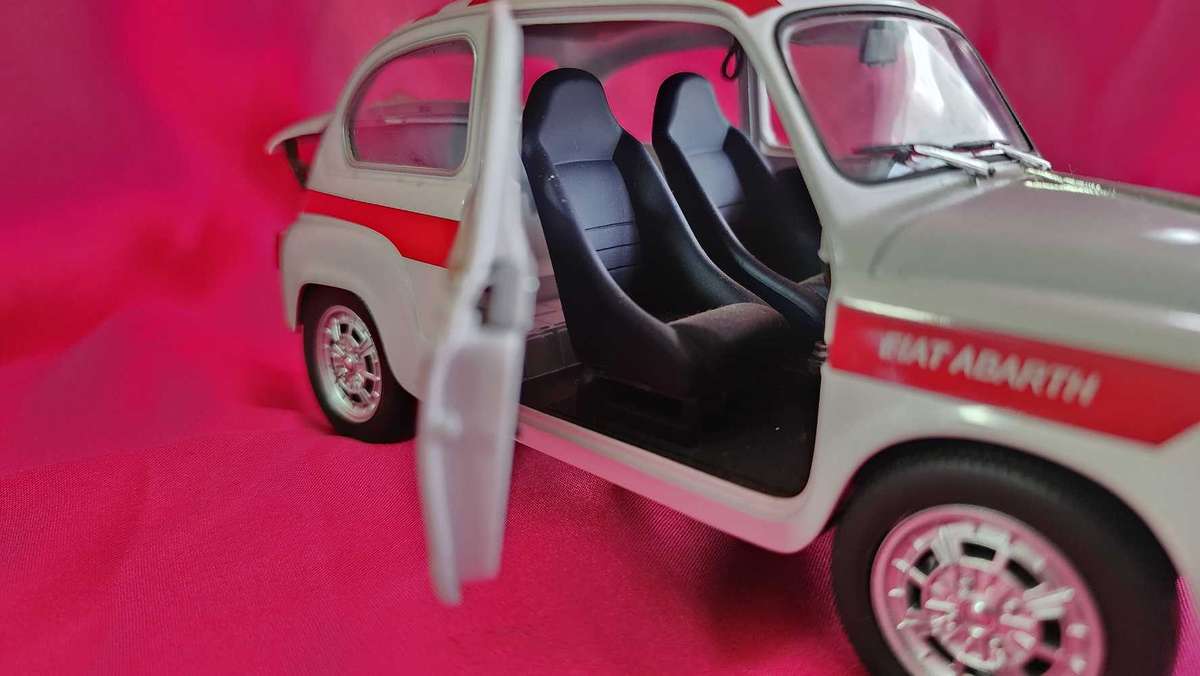 61' Fiat Abarth  1:18