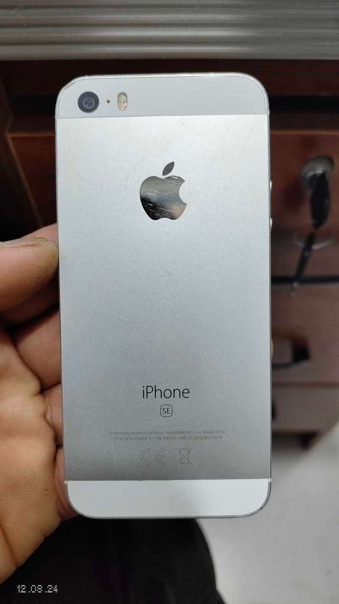 Apple iPhone SE 64GB silver