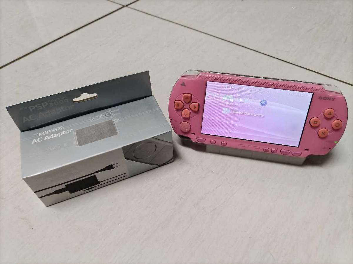 Pink limited edition psp 1000 console