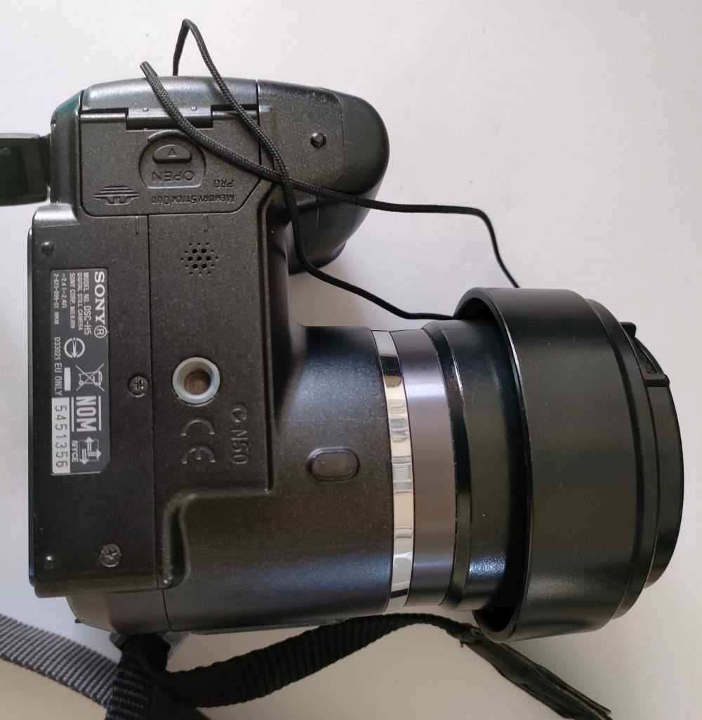 Sony Cybershot Camera - DSC-H5