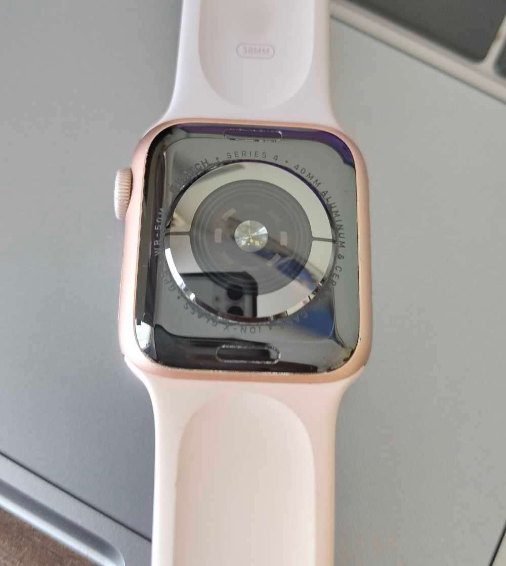 Apple Watch Series 4 40mm Rose Gold ( Pre Owned)