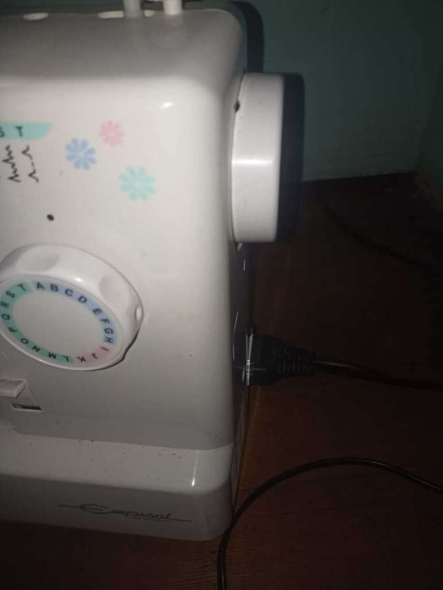 EMPISAL SEWING MACHINE (Dressmaker machine)