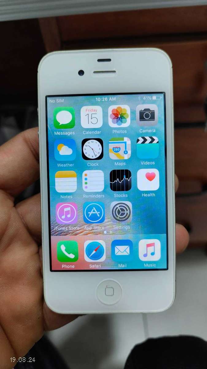 iPhone 4s 16GB white color (Pre owned)