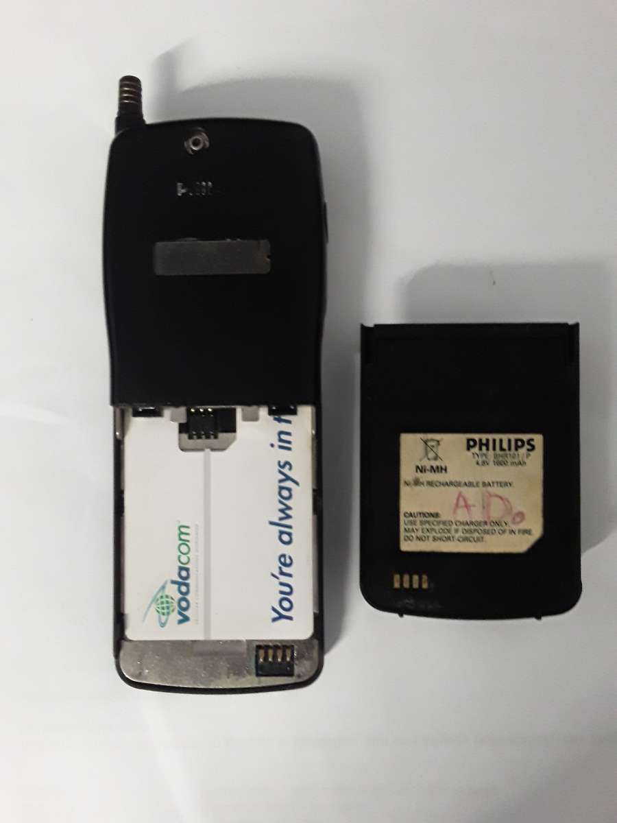 VINTAGE PHILIPS GSM CELLPHONE CELLPHONE.  NOT WORKING. NO CHARGER.